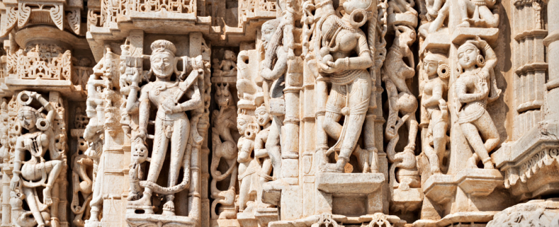 The intricately hand-carved marble pillars of Ranakpur Temple